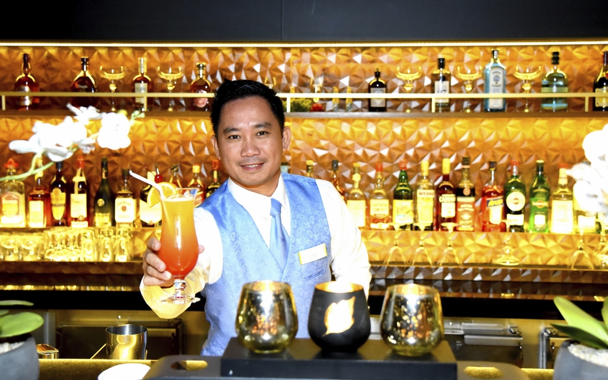 Kopernikus Bar nach der Werft, MS Amadea