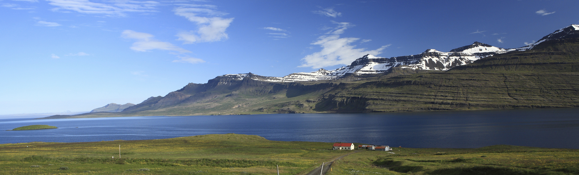Weite Landschaft bei Reyðarfjörður, Island
