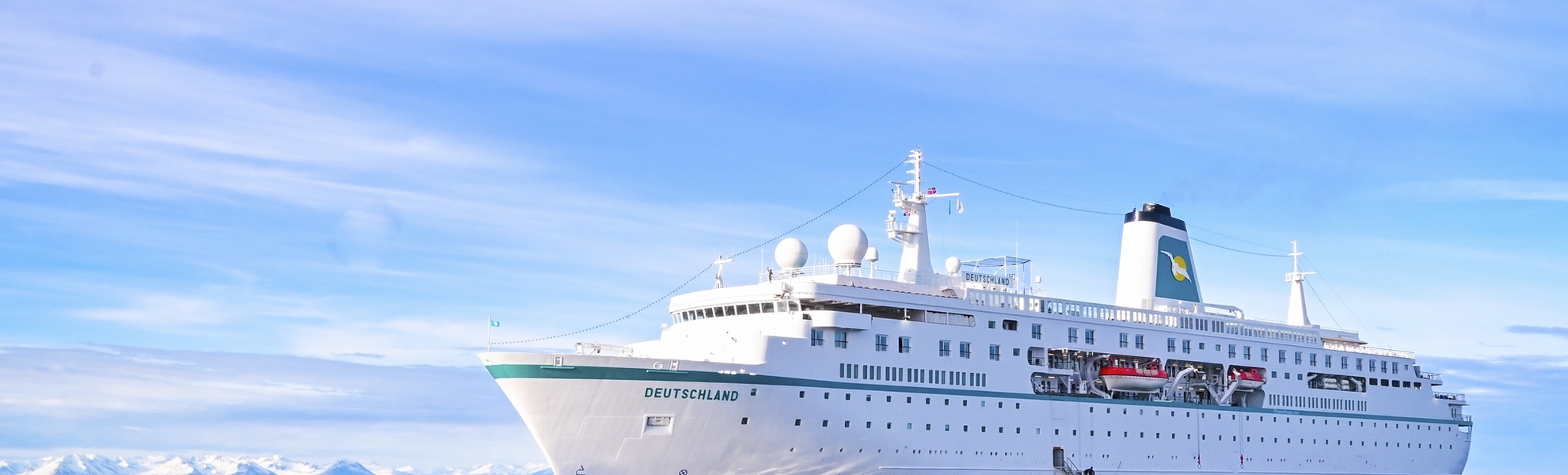 MS Deutschland in Grimsey