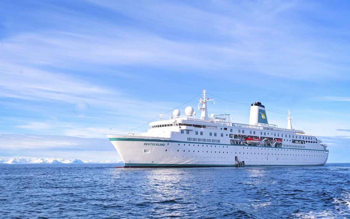 MS Deutschland in Grimsey