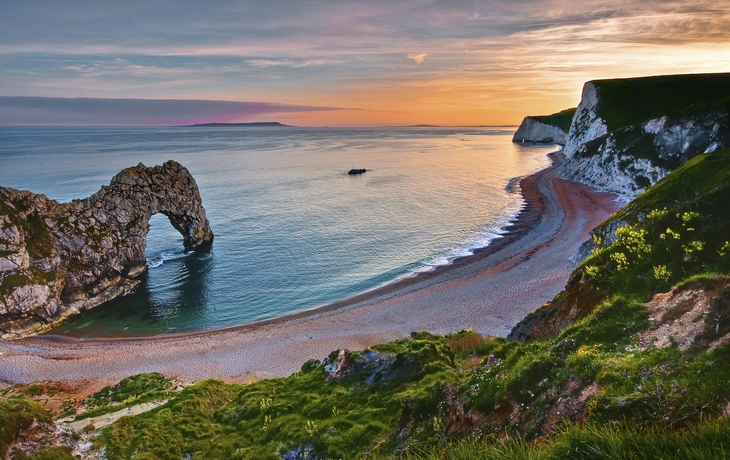 Die beruehmte Felsenformation ´Durdle Door´in Jurassic Coast, England