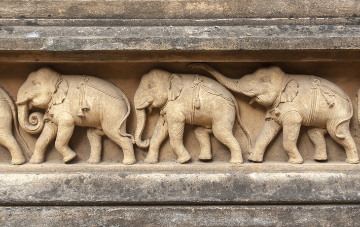 Schnitzerei im Kelaniya Tempel in Hambantota, Sri Lanka