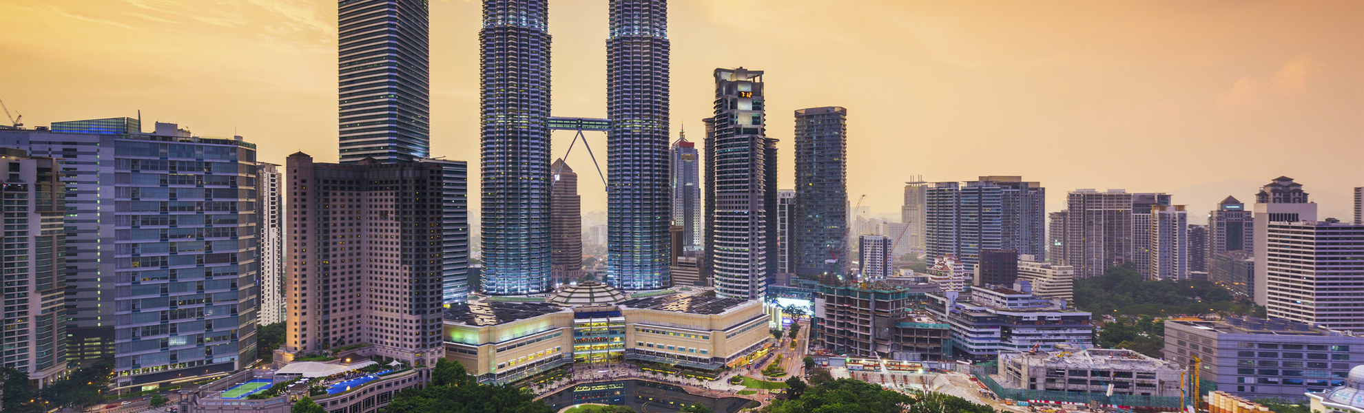 Petronas Twin Towers und Skyline von Kuala Lumpur, Malaysia