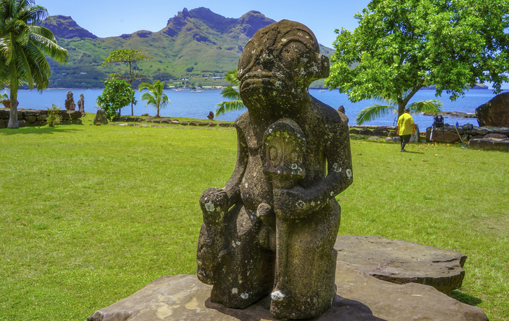 Tiki Skulptur in Nuku Hiva, Franzoesische Polynesien