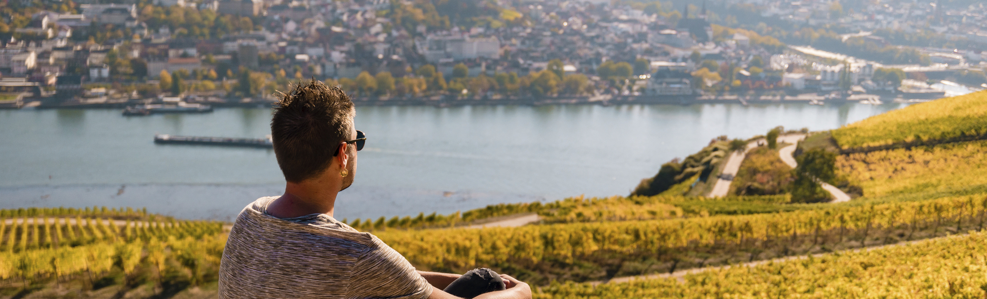 Mann in Ruedesheim, Deutschland