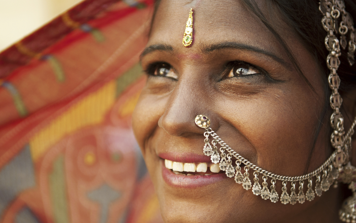 Inderin mit traditionellem Schmuck