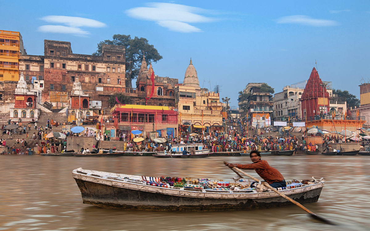 Boot auf dem Ganges, Indien