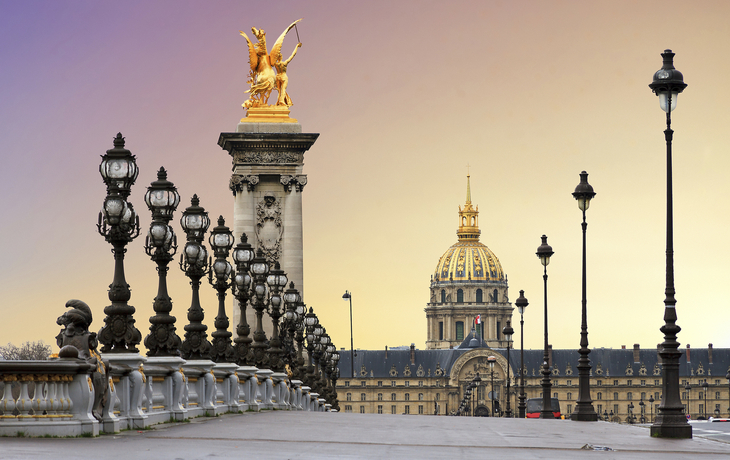 Pont Alexandre 3 und Les Invalides in Paris, Frankreich