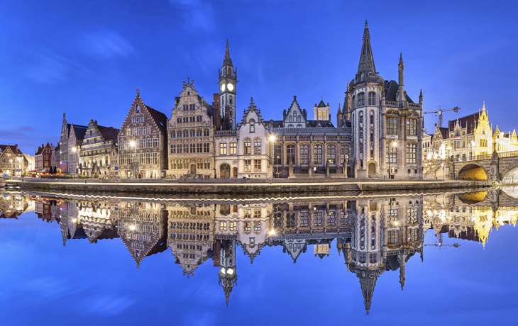 Wasserspiegelung Skyline