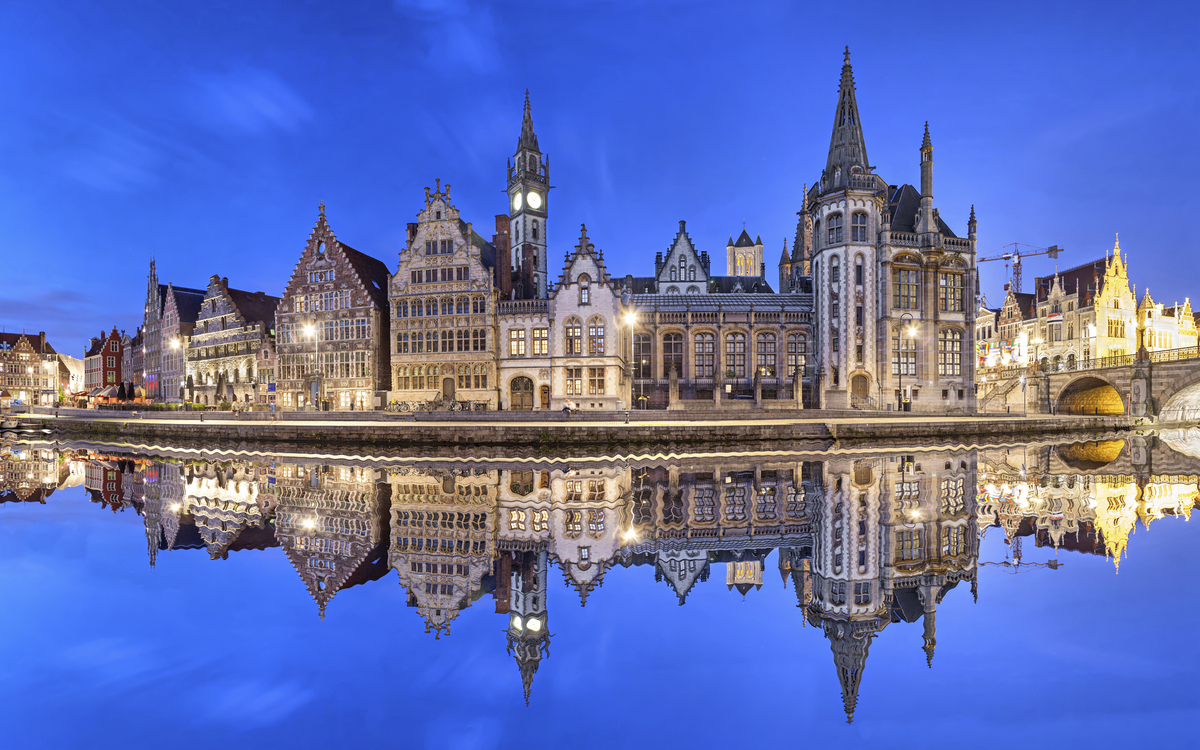 Skyline von Gent im Abendlicht