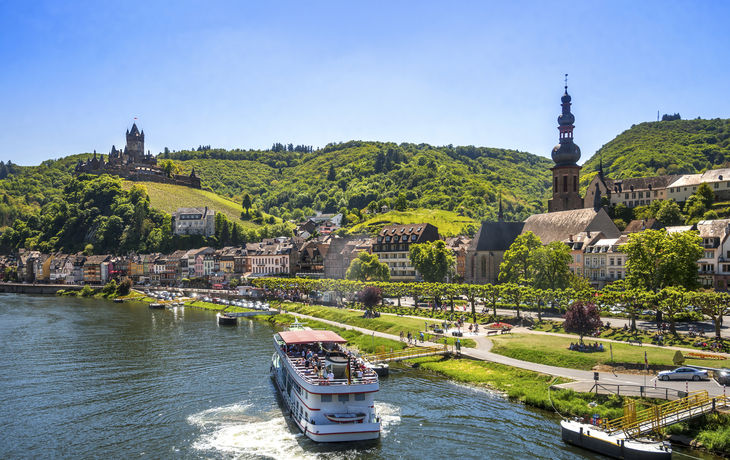 Ausflugsschiff auf der Mosel. Deutschland