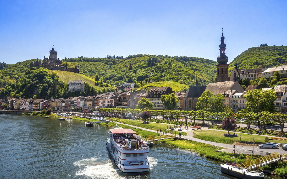Ausflugsschiff auf der Mosel. Deutschland