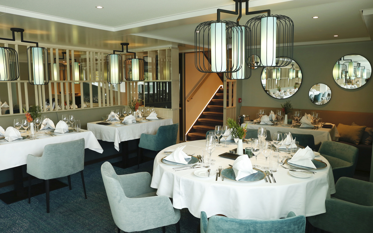 MS Andrea, Restaurant Vier Jahreszeiten