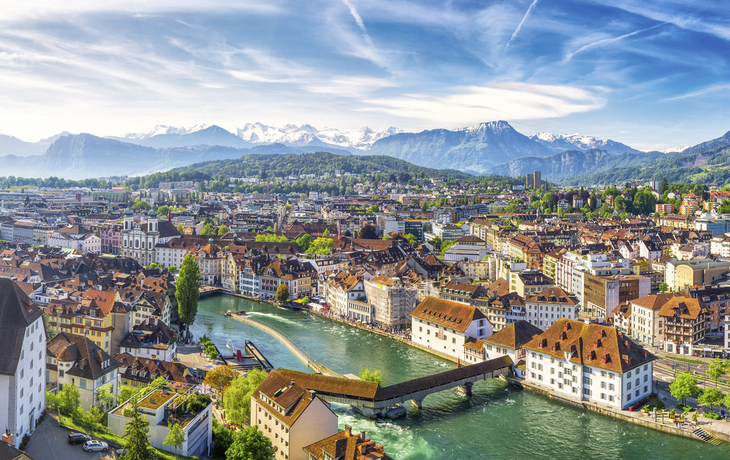 Chapel Brücke und Vierwaldstattersee in Luzern, Schweiz