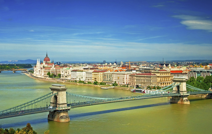 Kettenbrücke über der Donau in Budapest, Ungarn