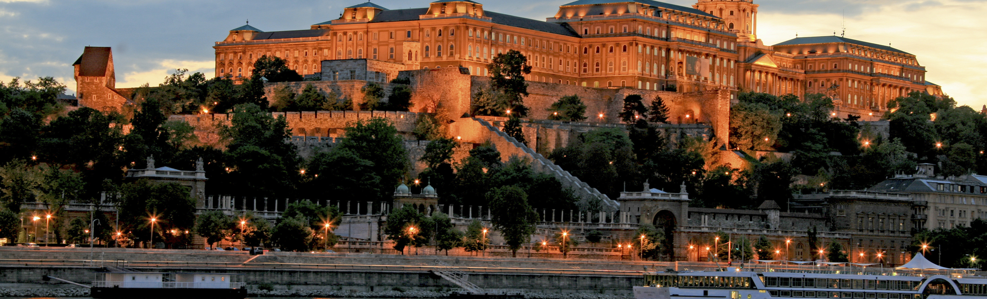 Burgpalast in Budapest während des Sonnenuntergangs, Ungarn