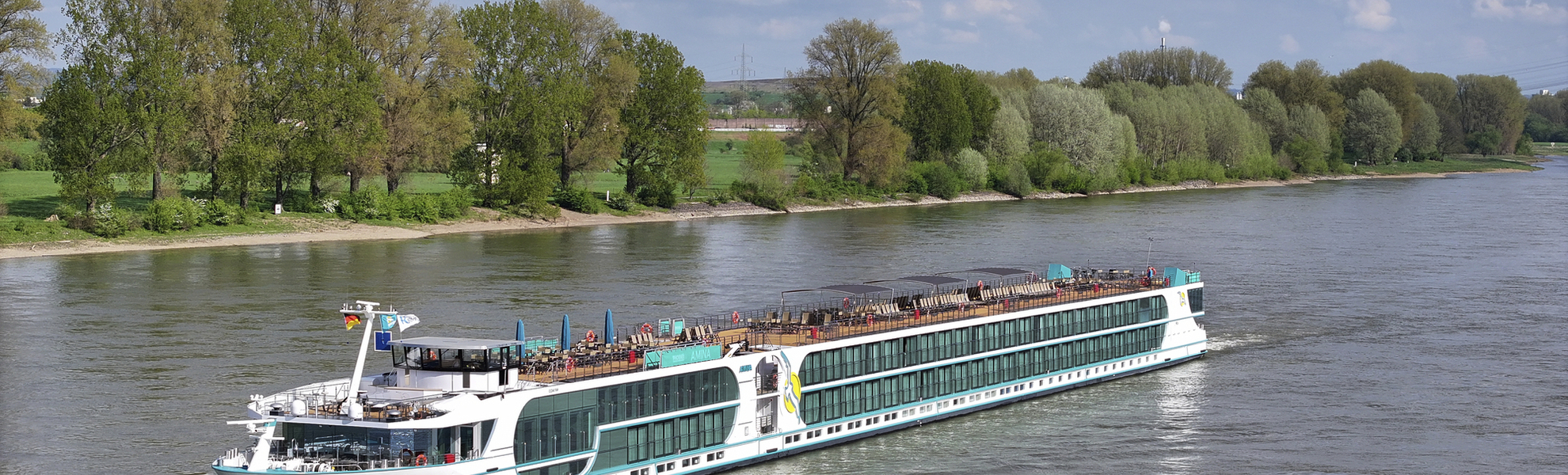MS Amina auf dem Rhein