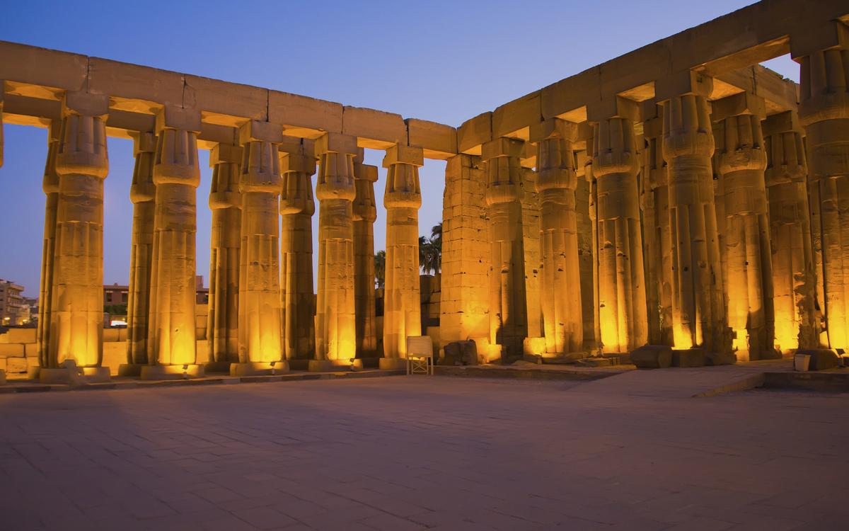 Beleuchteter Luxor-Tempel in Ägypten