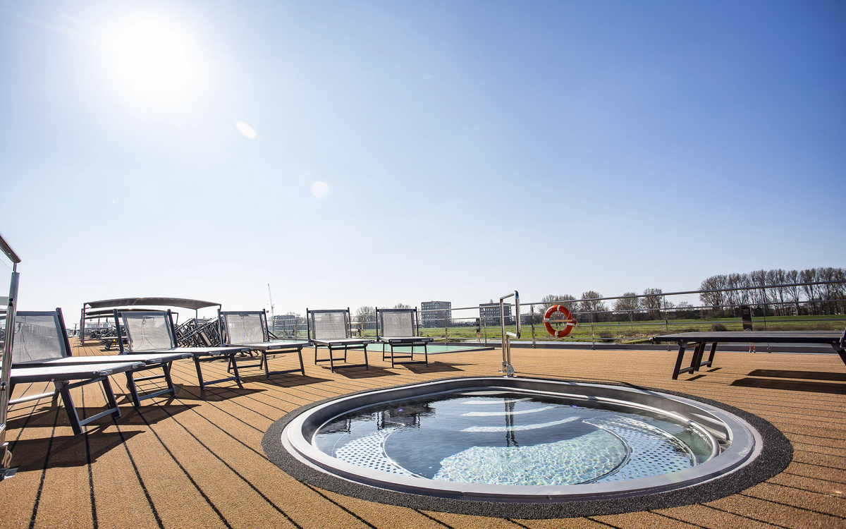 Whirlpool am Deck der MS Asara