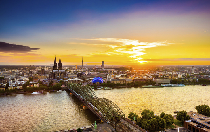 Sonnenuntergang über Köln, Deutschland
