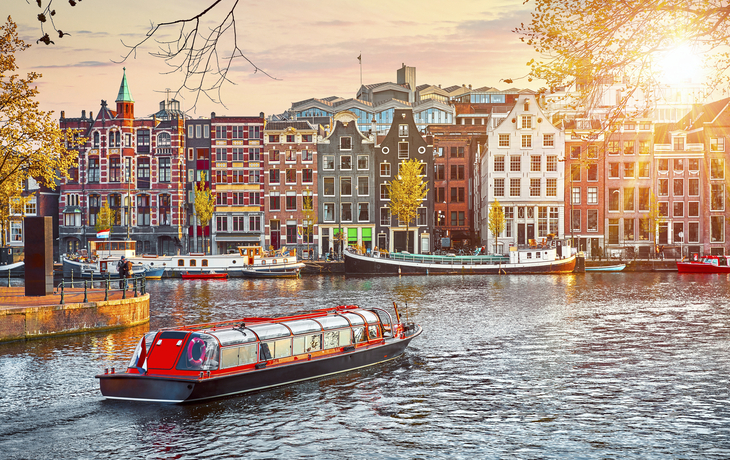 Rundfahrt auf dem Boot in Amsterdam, Niederlande