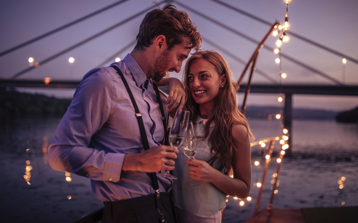 Paar auf einem Flusskreutzfahrtschiff