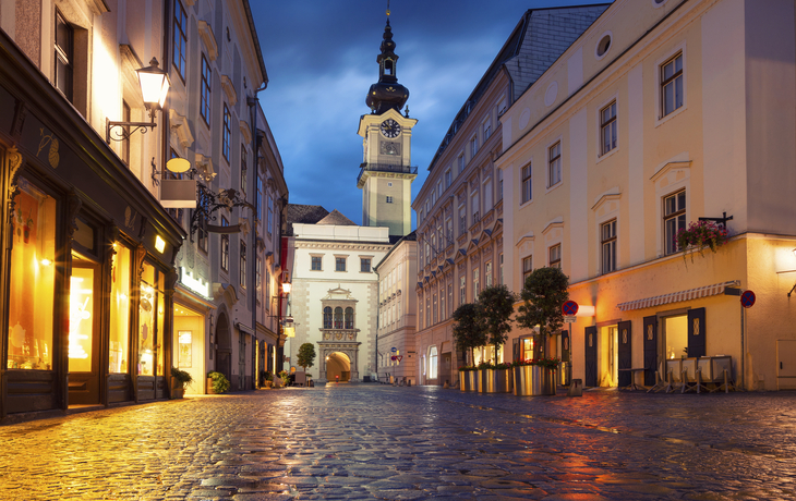 Linz am Abend, Österreich