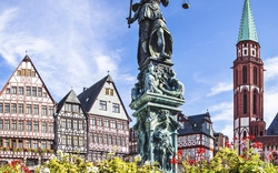 Rathausplatz in Frankfurt am Main, Deutschland