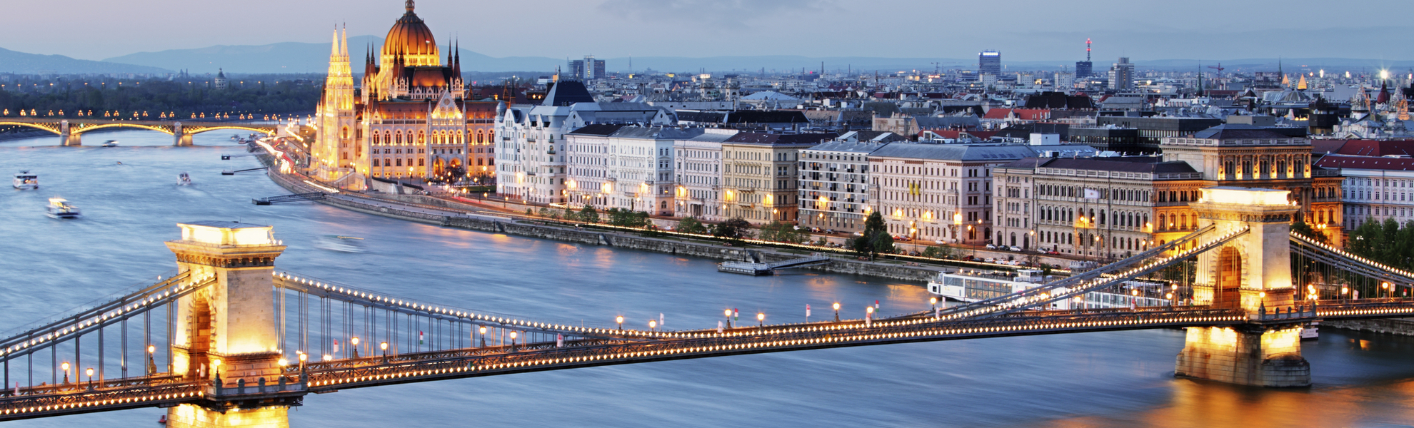 Dämmerung in Budapest an der Donau, Ungarn