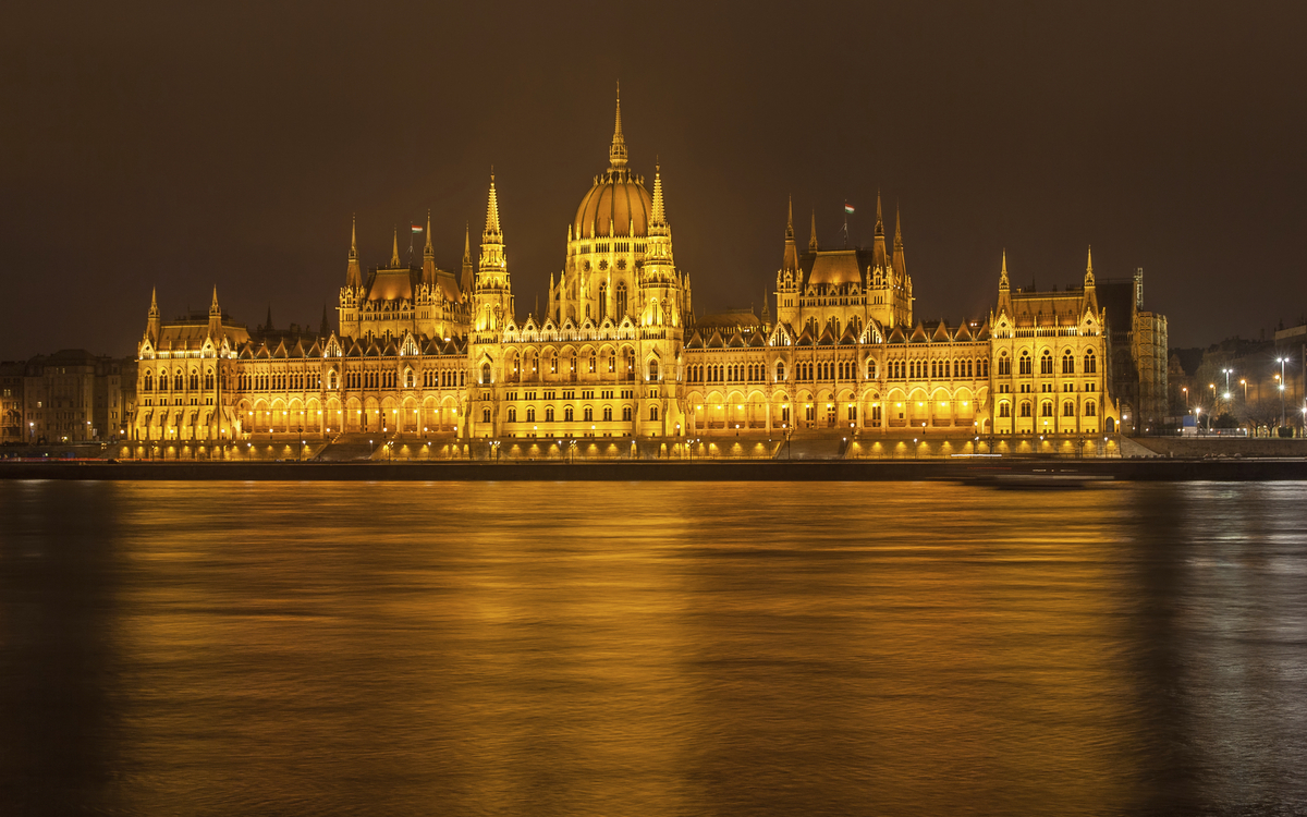 Parlament von Budapest bei Nacht, Ungarn