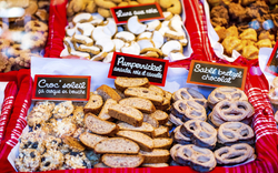 Gebaeck auf dem Weihnachtsmarkt, Frankreich