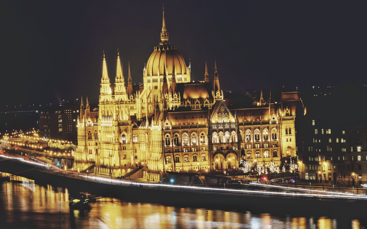 Parlament von Budapest bei Nacht, Ungarn