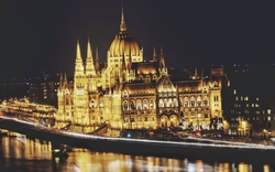 Parlament von Budapest bei Nacht, Ungarn