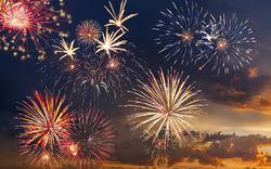 prachtvolles Höhenfeuerwerk