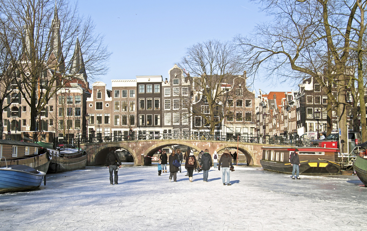 zugefrorene Grachten in Amsterdam, Niederlande