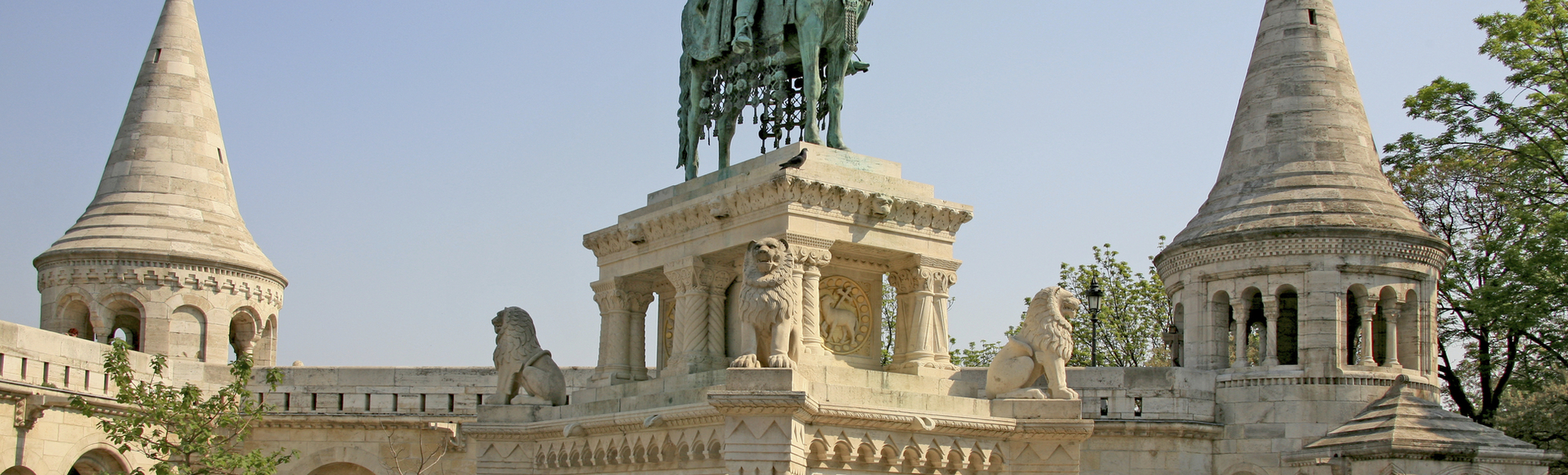 Neoromanisches Monument 'Fischerbastei' mit dem Reiterdenkmal in Budapest, Ungarn