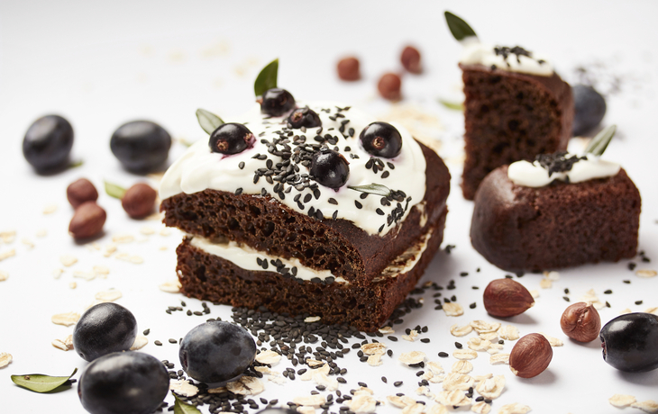 Schokoladenkuchen mit Blaubeeren