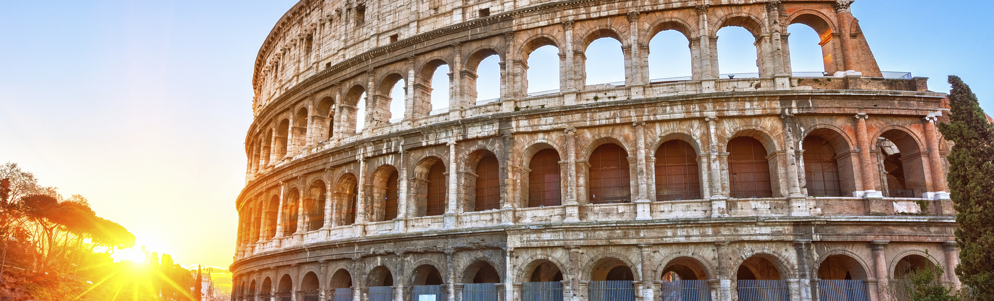 Sonnenaufgang am Colosseum in Rom, Italien
