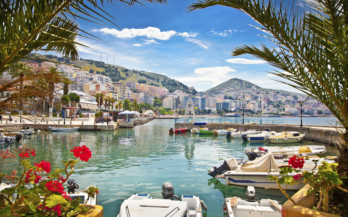 Der Hafen von Saranda, Albanien