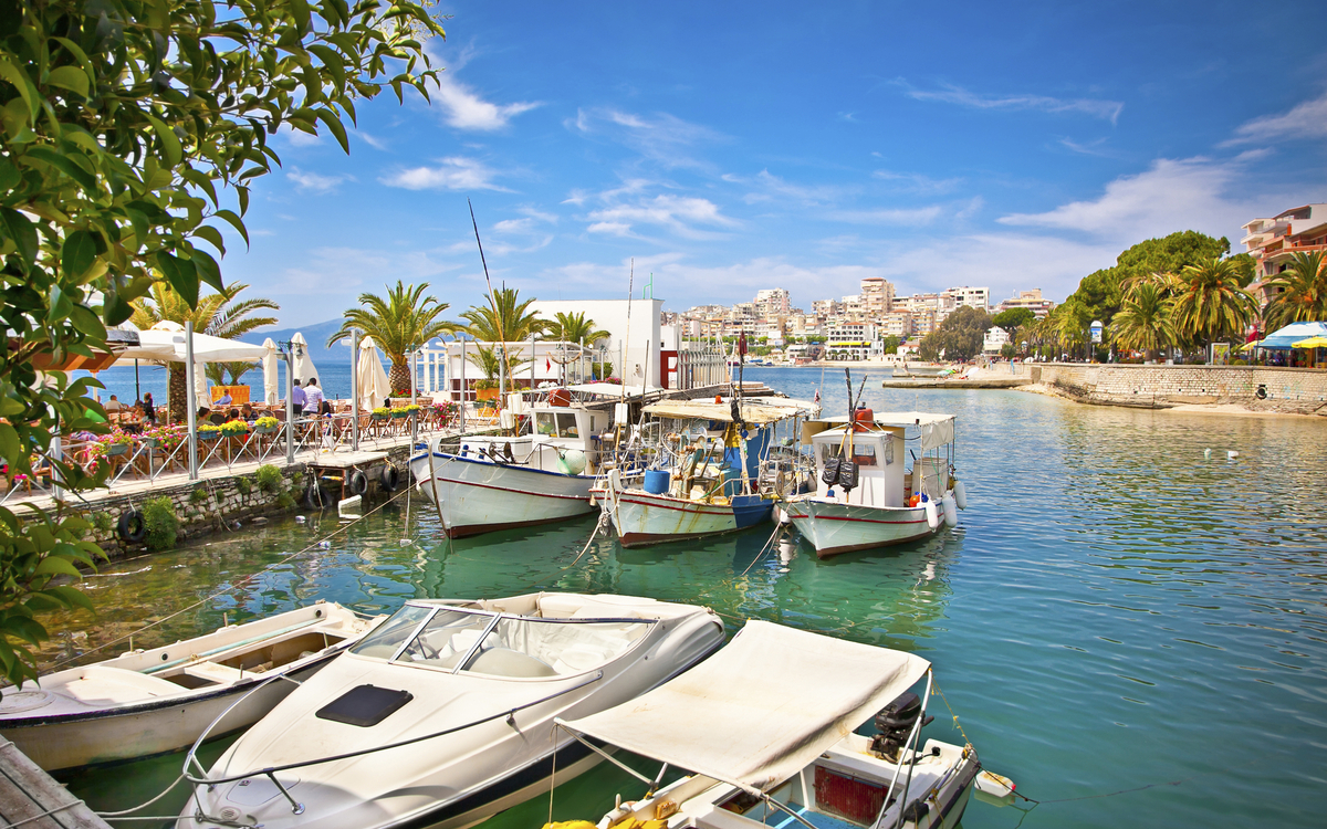 Der Hafen von Saranda, Albanien