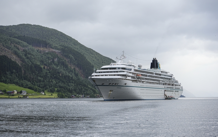 MS Amadea im Nordfjordeid