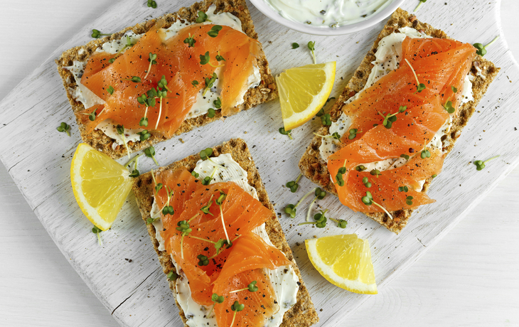 Skandinavischer Lachs auf Brot