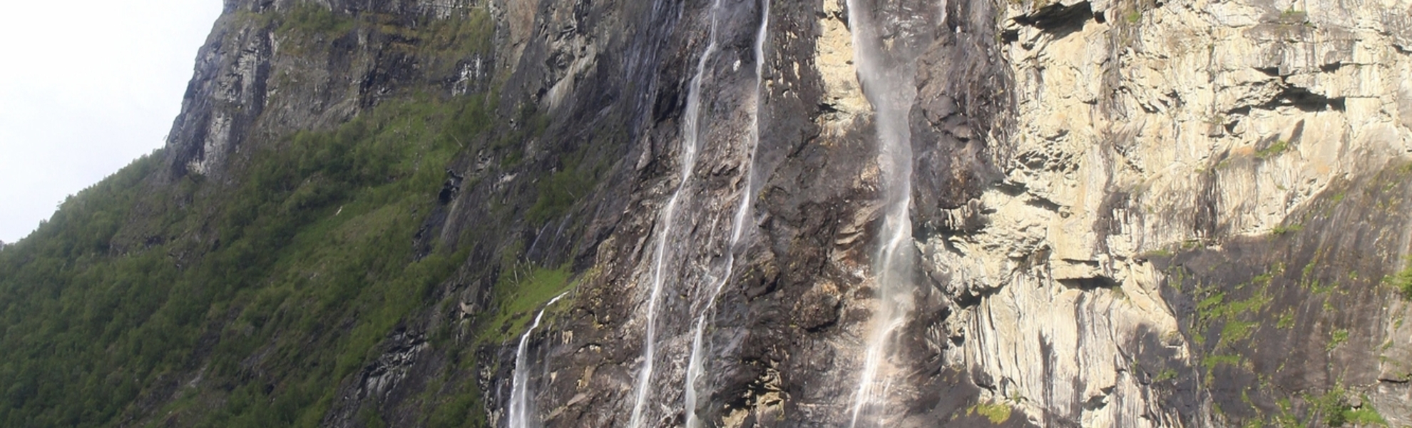 MS Albatros passiert die berühmten Wasserfälle im Geiranger Fjord, Norwegen