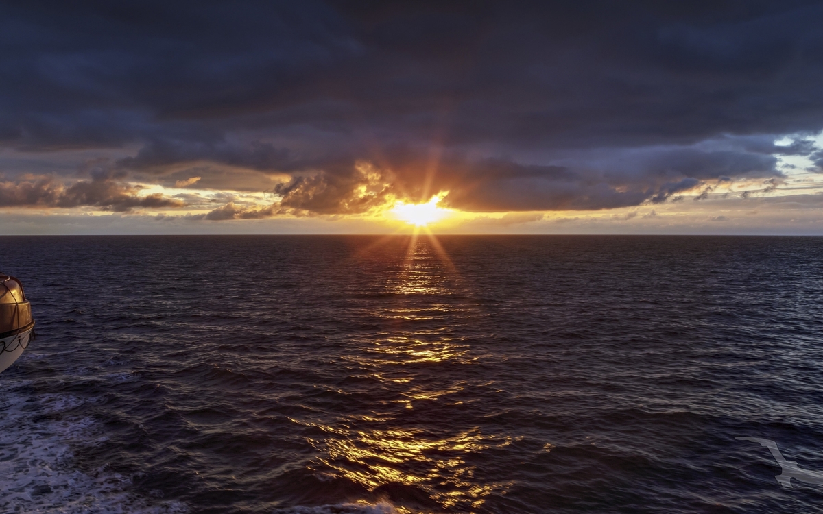 Sonnenaufgang auf der Fahrt nach Bergen, Norwegen