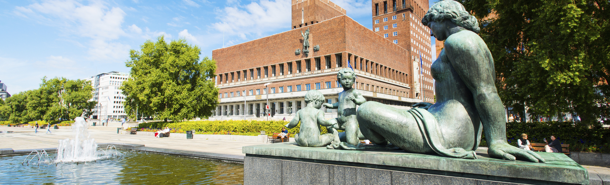 Statue vor dem Osloer Rathaus, Norwegen