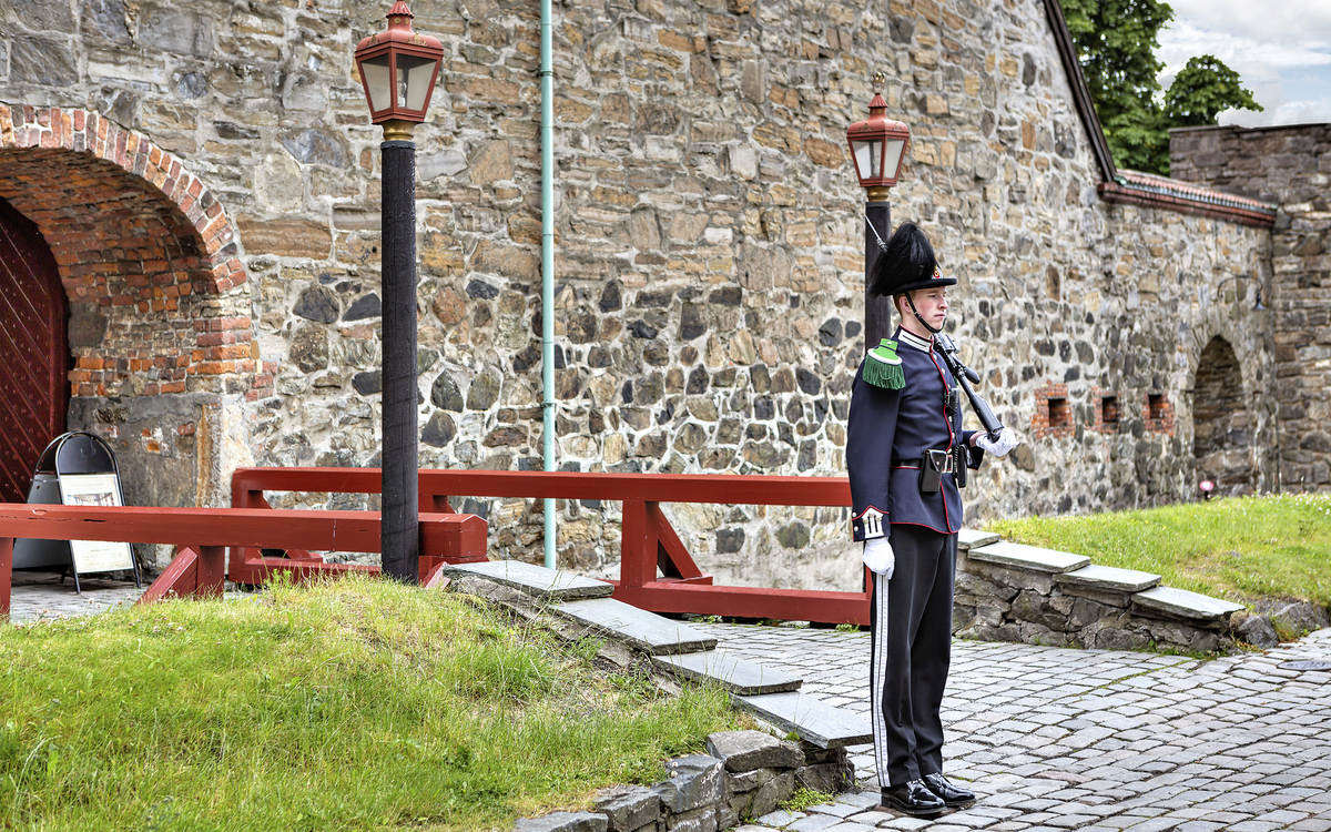 Wache vor der Festung Akershus in Oslo, Norwegen