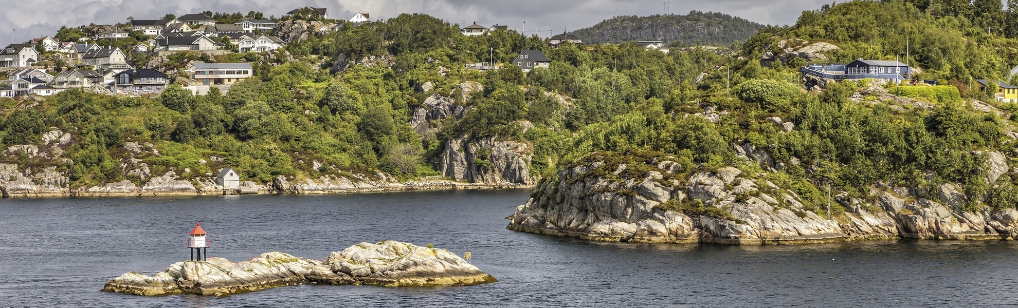 Schärenlandschaft auf dem Weg nach Bergen, Norwegen