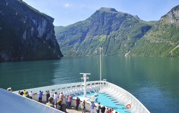 MS Artania im Geiranger Fjord