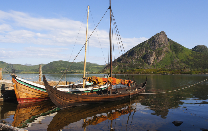 Schiffe vor dem Wikingermuseum 