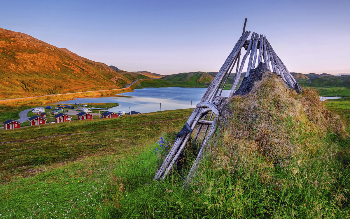 Traditionelle Behausung der Samen: Lavvu